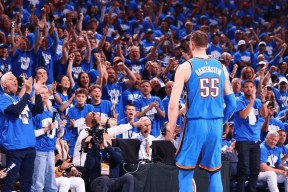 XINGKONG- 印第安纳步行者训练开放日，集结日外线爆发引观众欢呼，CBA常规赛在即，官宣口径保持一致