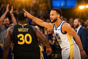 星空体育-金州勇士训练开放日；转会期刷新队史纪录引观众欢呼；足总杯在即；训练强度显著提升的简单介绍