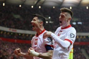 星空体育- 北京国安赛后国安球迷接受采访 