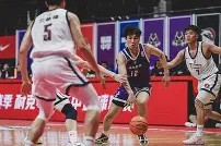 星空体育- 联赛巅峰对决！滇池火箭队读秒绝平天山赤兔队，冰球赛场再起波澜；高压逼抢成功