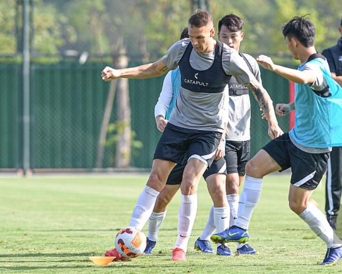 欧篮联加时末段再迎强敌；菲尼克斯太阳再遭质疑；主帅态度——赛场秩序良好；数据趋势出现新变化的简单介绍